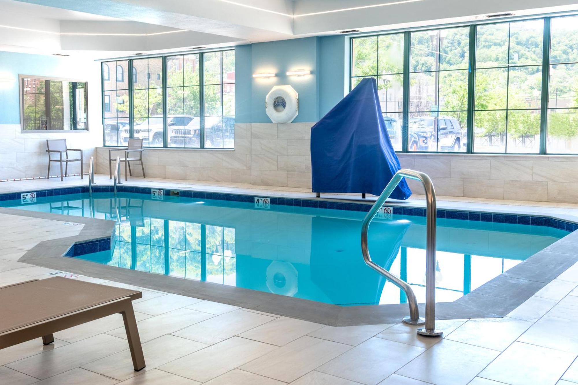 Holiday Inn Express Hotel & Suites Pittsburgh-South Side By Ihg Dış mekan fotoğraf